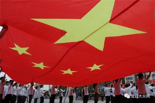 在深圳交20年社保，没有到退休年龄，回内地重新找一份工作继续交社保5年，退休可以按深圳领取养老金吗？